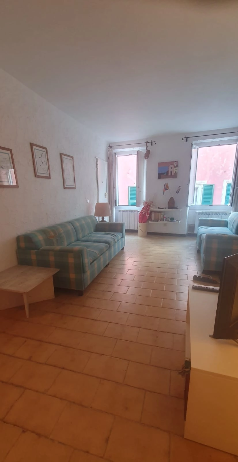 Ampio bilocale con box – Centro storico Celle Ligure