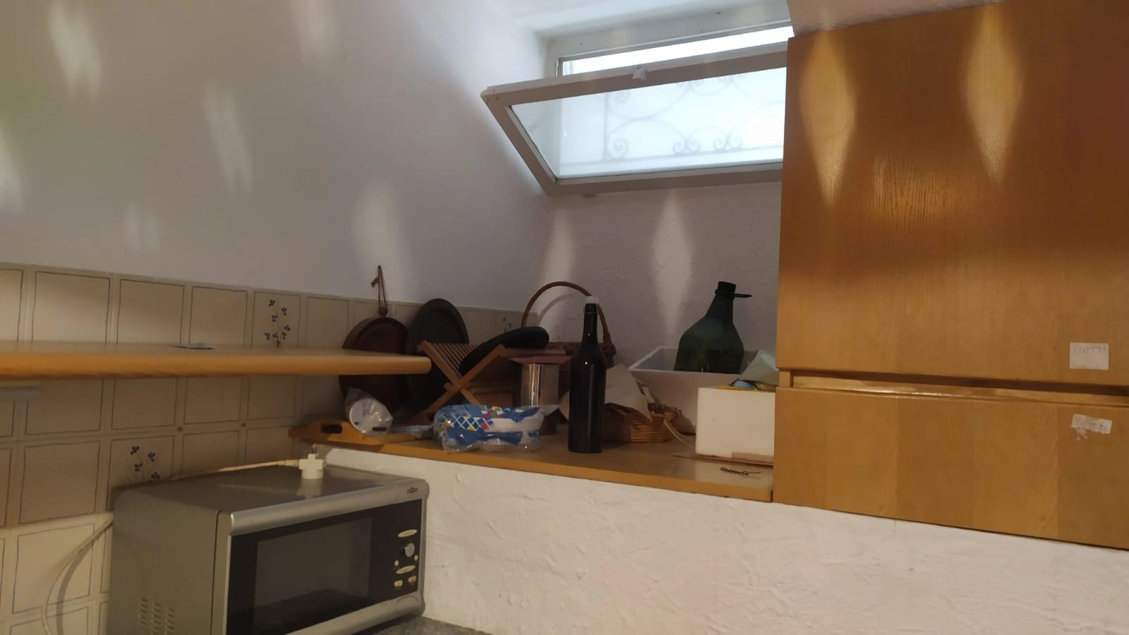Ampio bilocale con box – Centro storico Celle Ligure