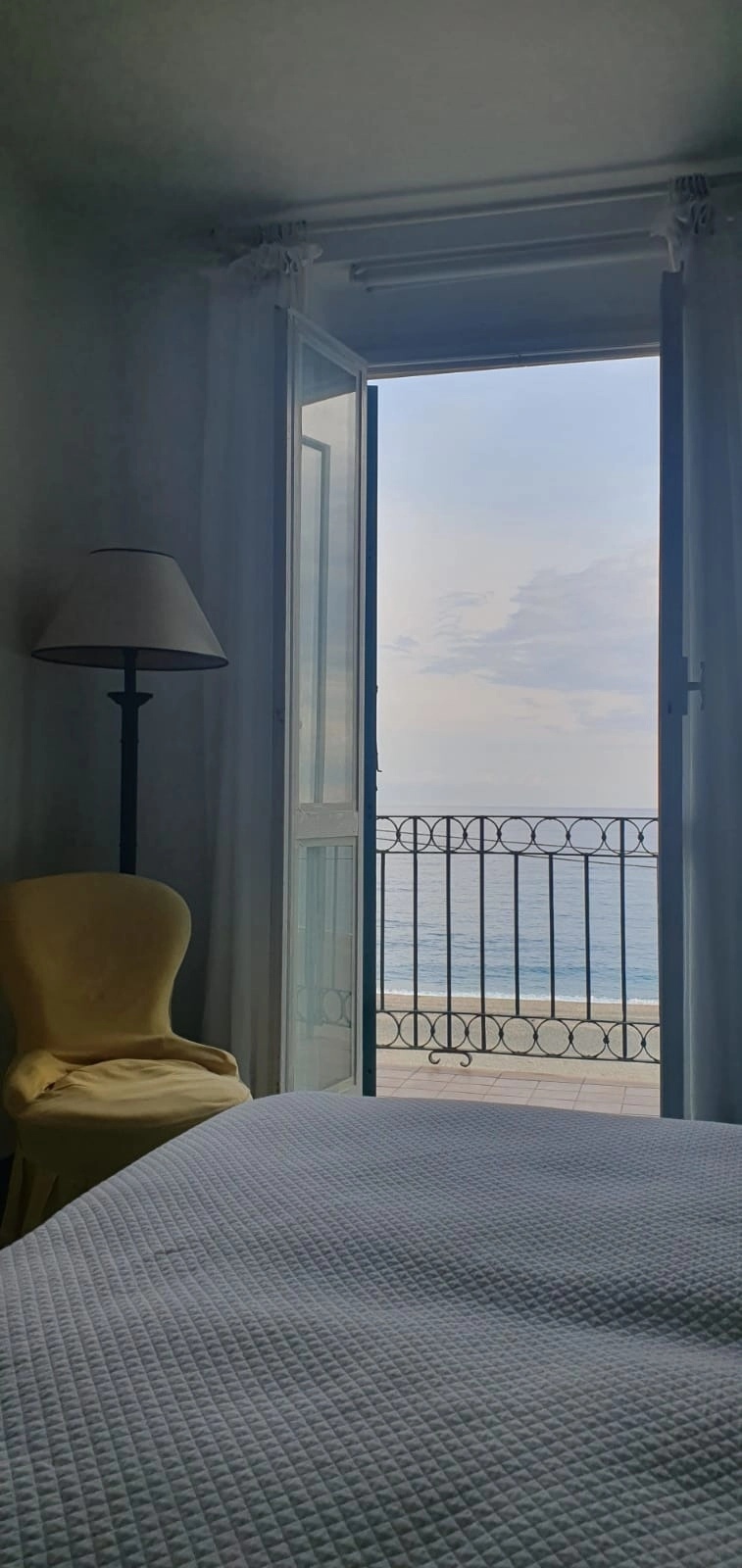 appartamento-fronte-mare-balcone Appartamento fronte mare con balcone – Celle Ligure