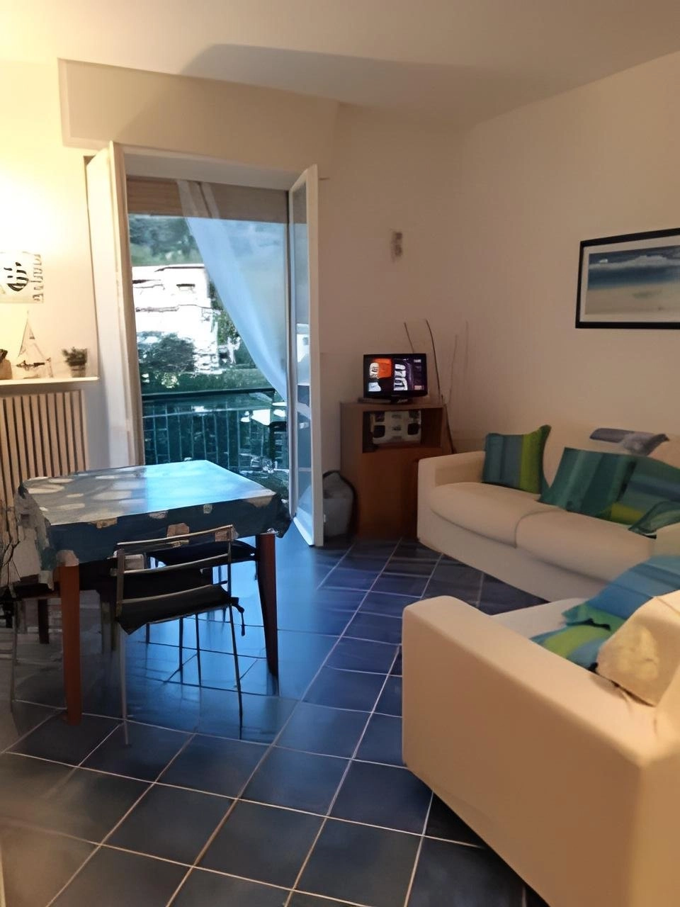 Trilocale arredato con balcone – Celle Ligure