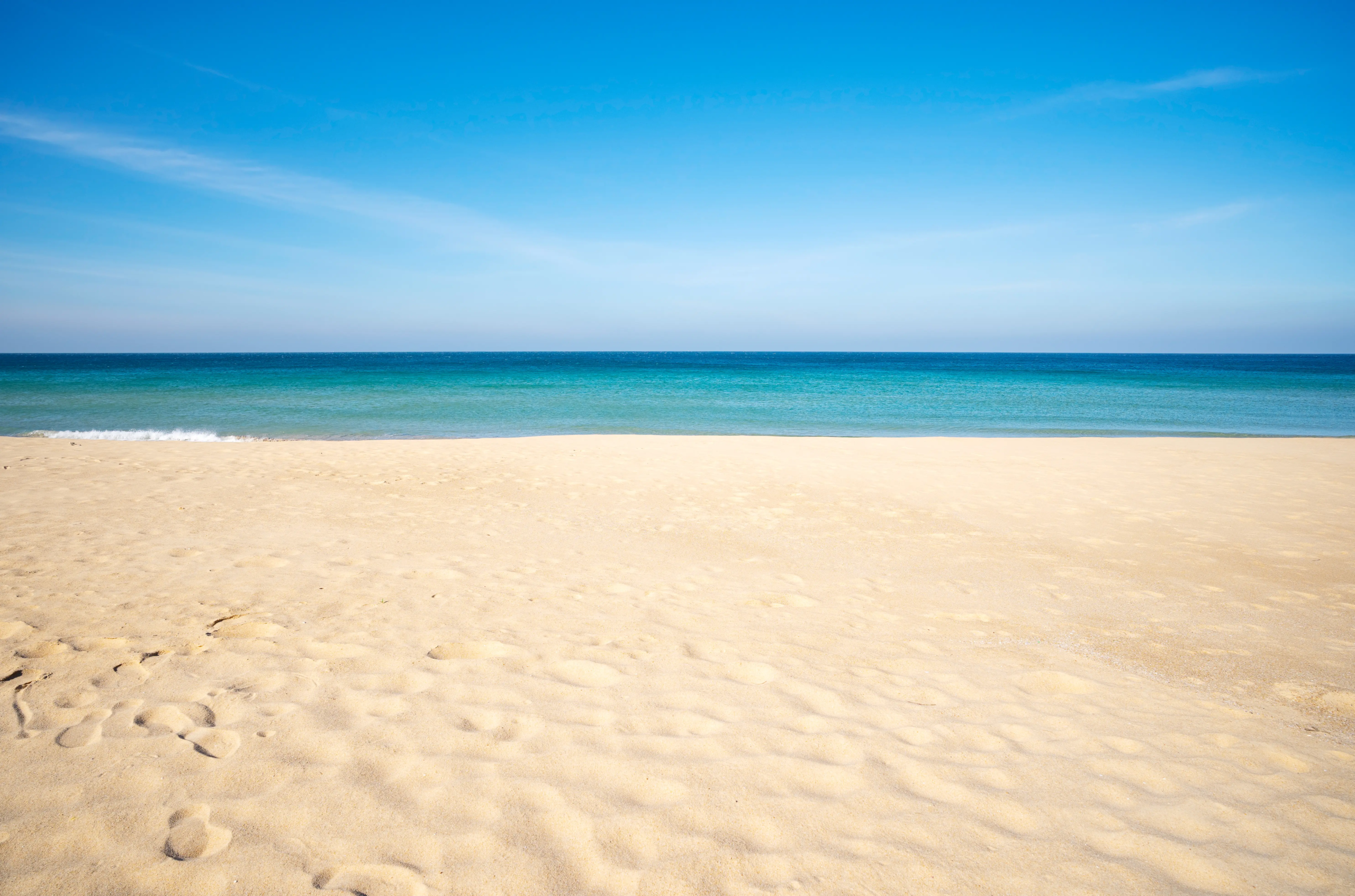 Spiaggia di sabbia di Celle Ligure, una delle caratteristiche che rendono la località tra le più ricercate del Ponente Ligure